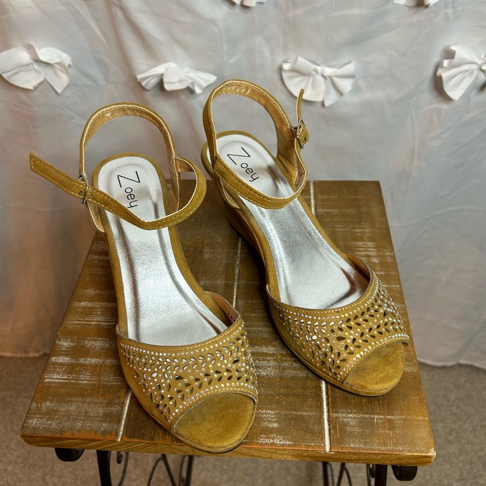 Zoey Taupe/Tan Wedge Shoe